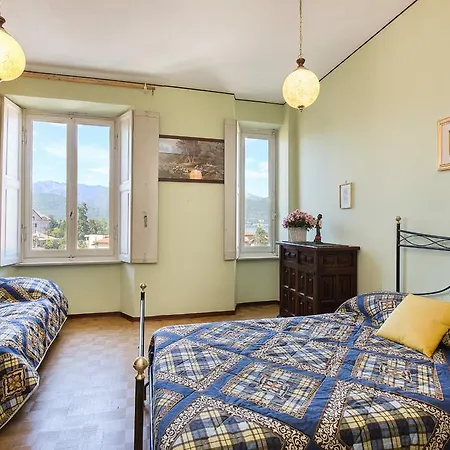 Apartment In Edvina Baveno